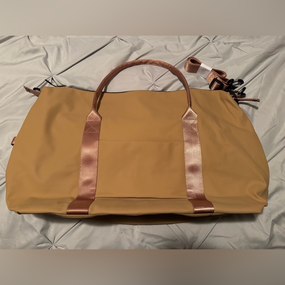 Zyia Camel Weekend Duffel - Picture 4 of 4